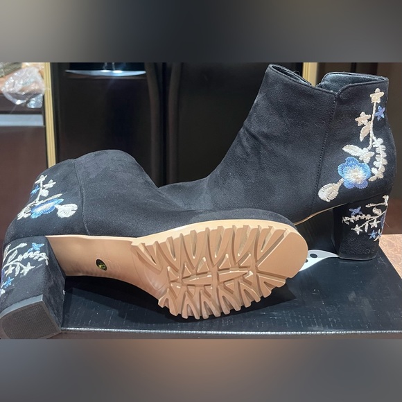 Black Faux Suede Embroidered Ankle Boots, Size 9 - Picture 5 of 5
